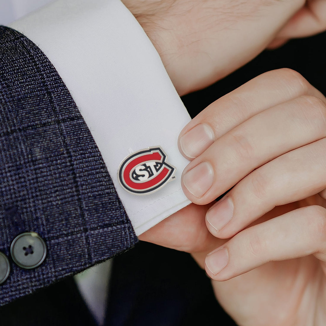 NCAA St. Cloud State Husky Mascot Cufflinks by Cufflinks.com