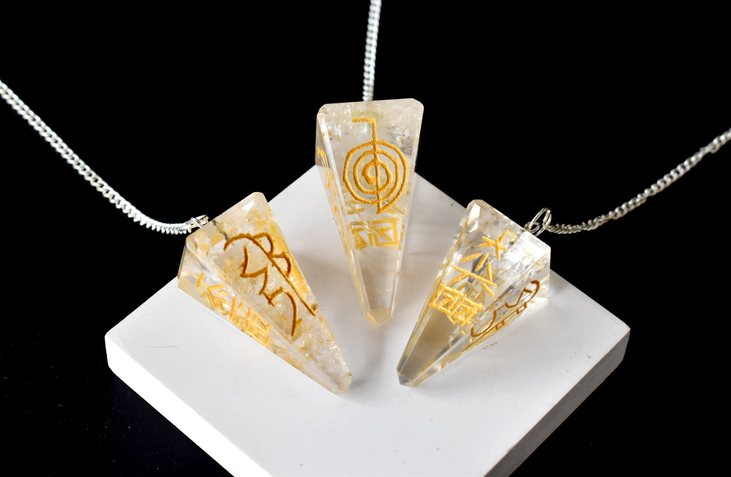 Crystal Quartz Pendulum (Meditation and Channeling)  DestGlow
