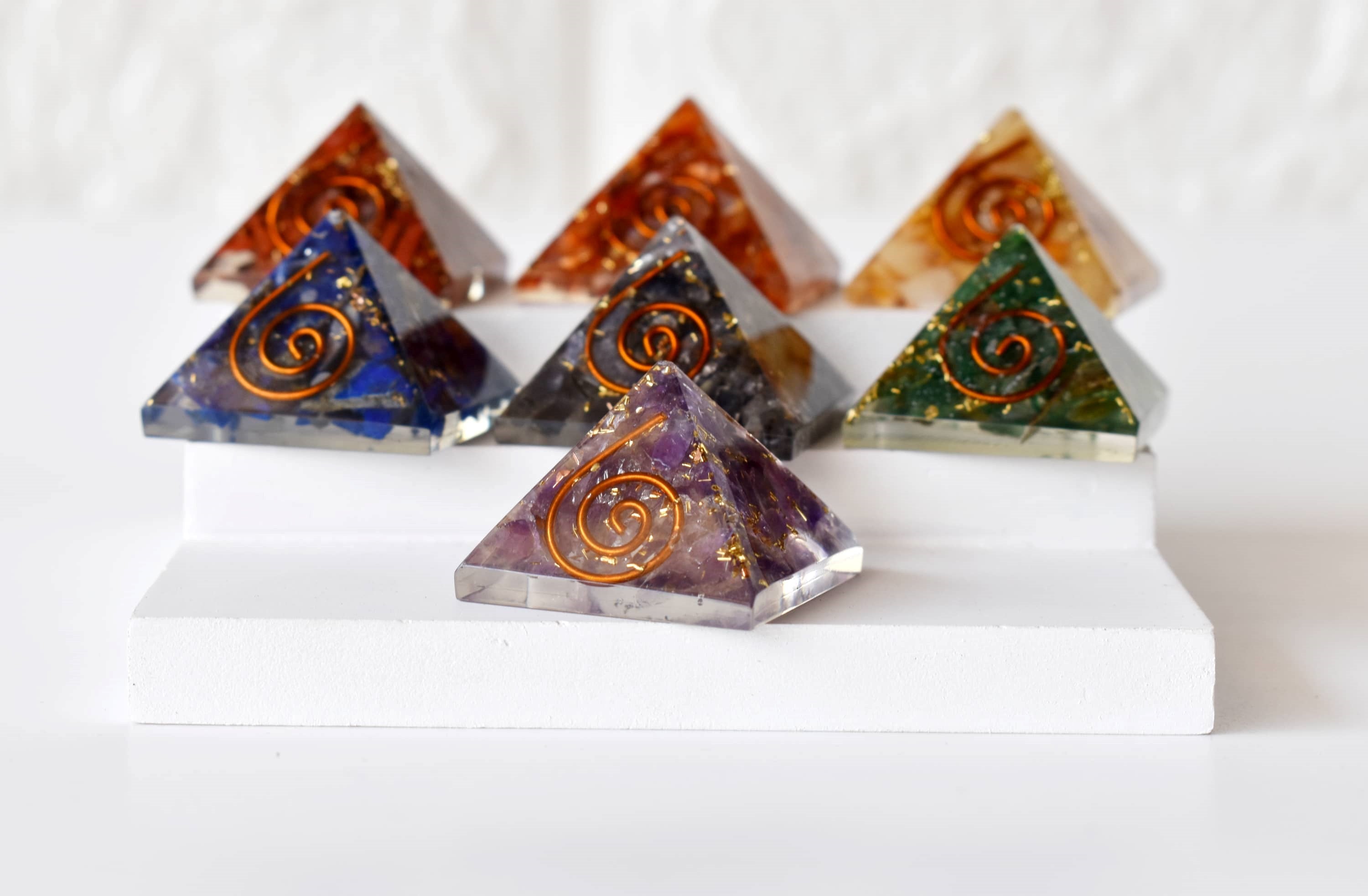 Chakra Crystals Orgone Pyramids Set, Wooden Grid Plate, Selenite Log  DestGlow