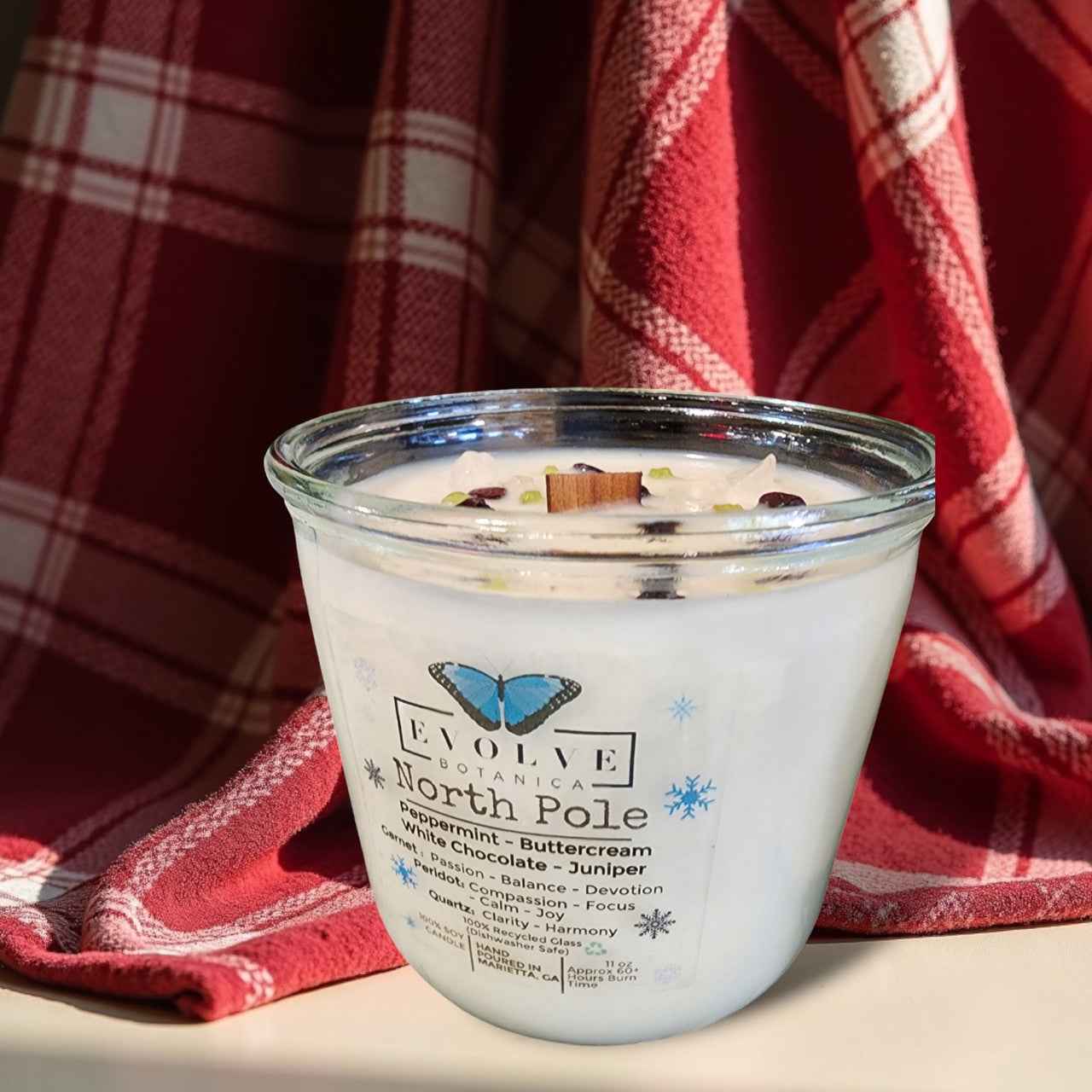 Rocks Candle - North Pole (Wood Wick, Garnet (Passion, Balance), Peridot (Compassion, Joy), Quartz (Harmony, Clarity)