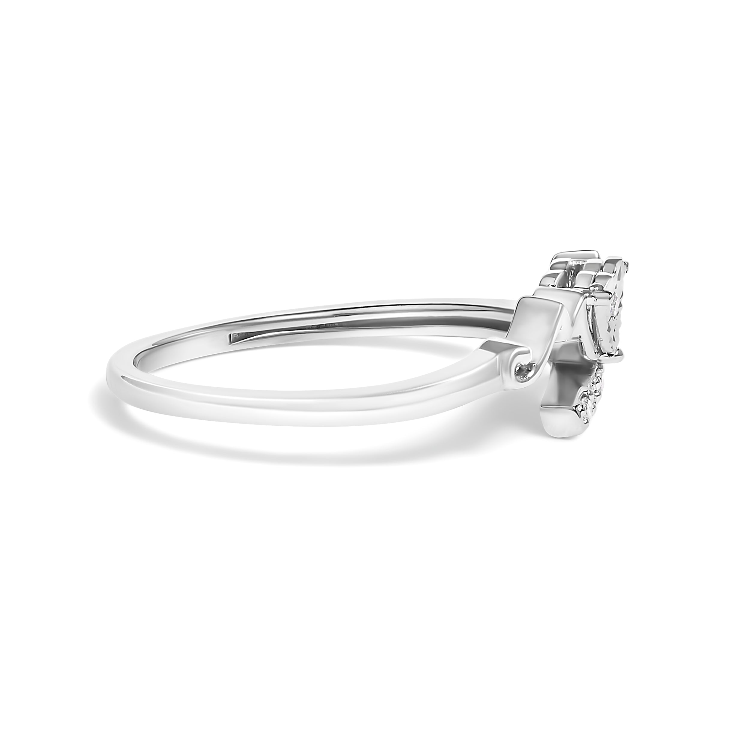 .925 Sterling Silver Diamond Accent "MOM" Heart Ring (J-K Color, I2-I3 Clarity) - Ring Size 7  DestGlow