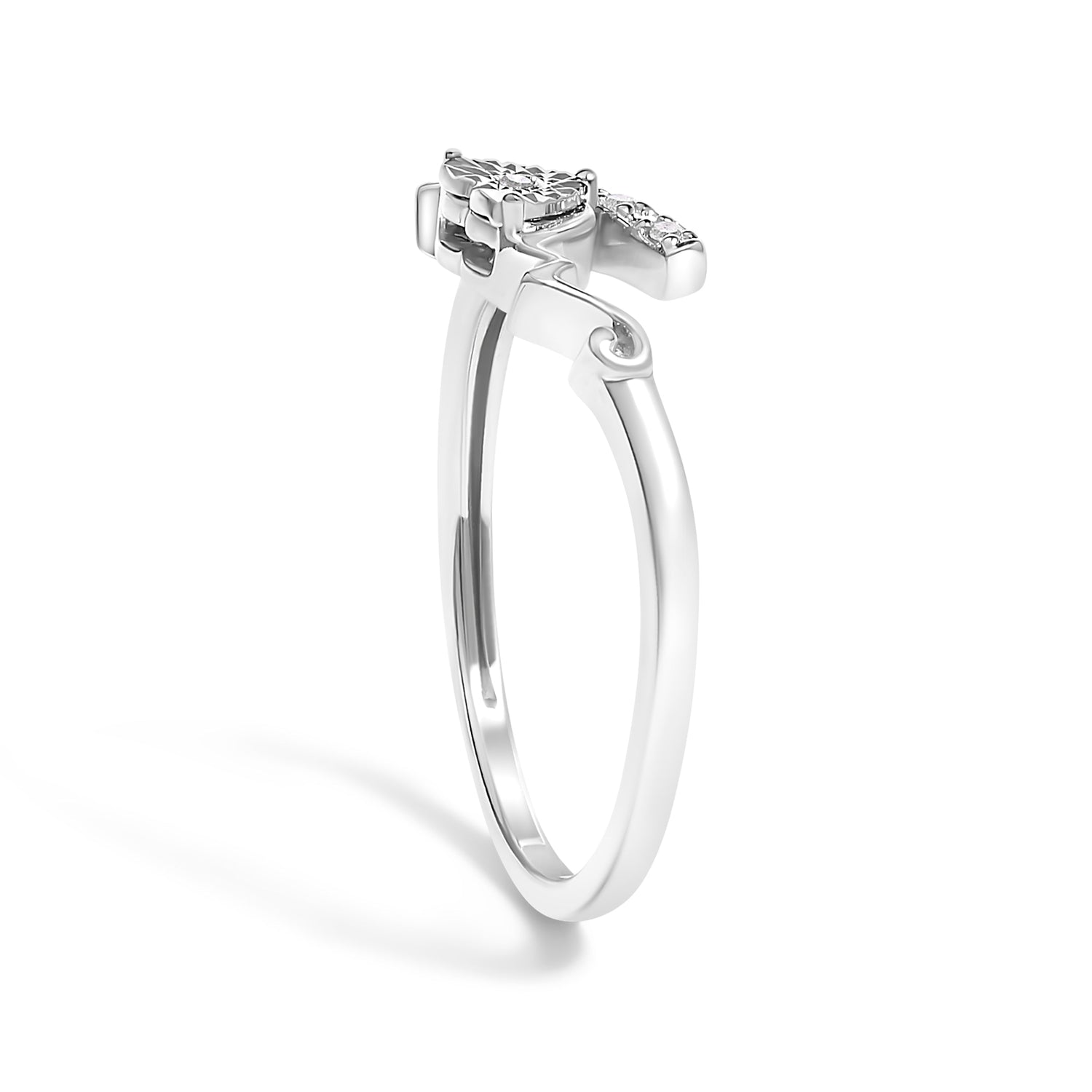 .925 Sterling Silver Diamond Accent "MOM" Heart Ring (J-K Color, I2-I3 Clarity) - Ring Size 7  DestGlow