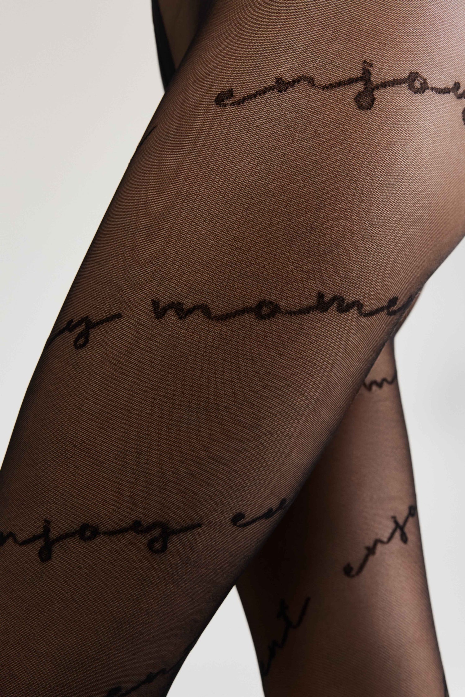 Fantasy Tights Conte Sentiment - Diagonal Inscriptions