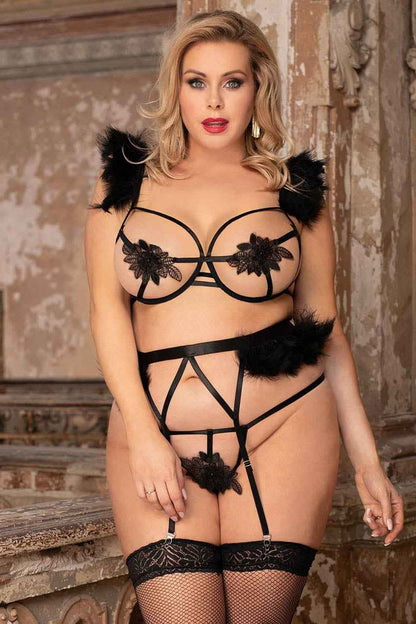 Plus Size Embroidered Feather Bra Set