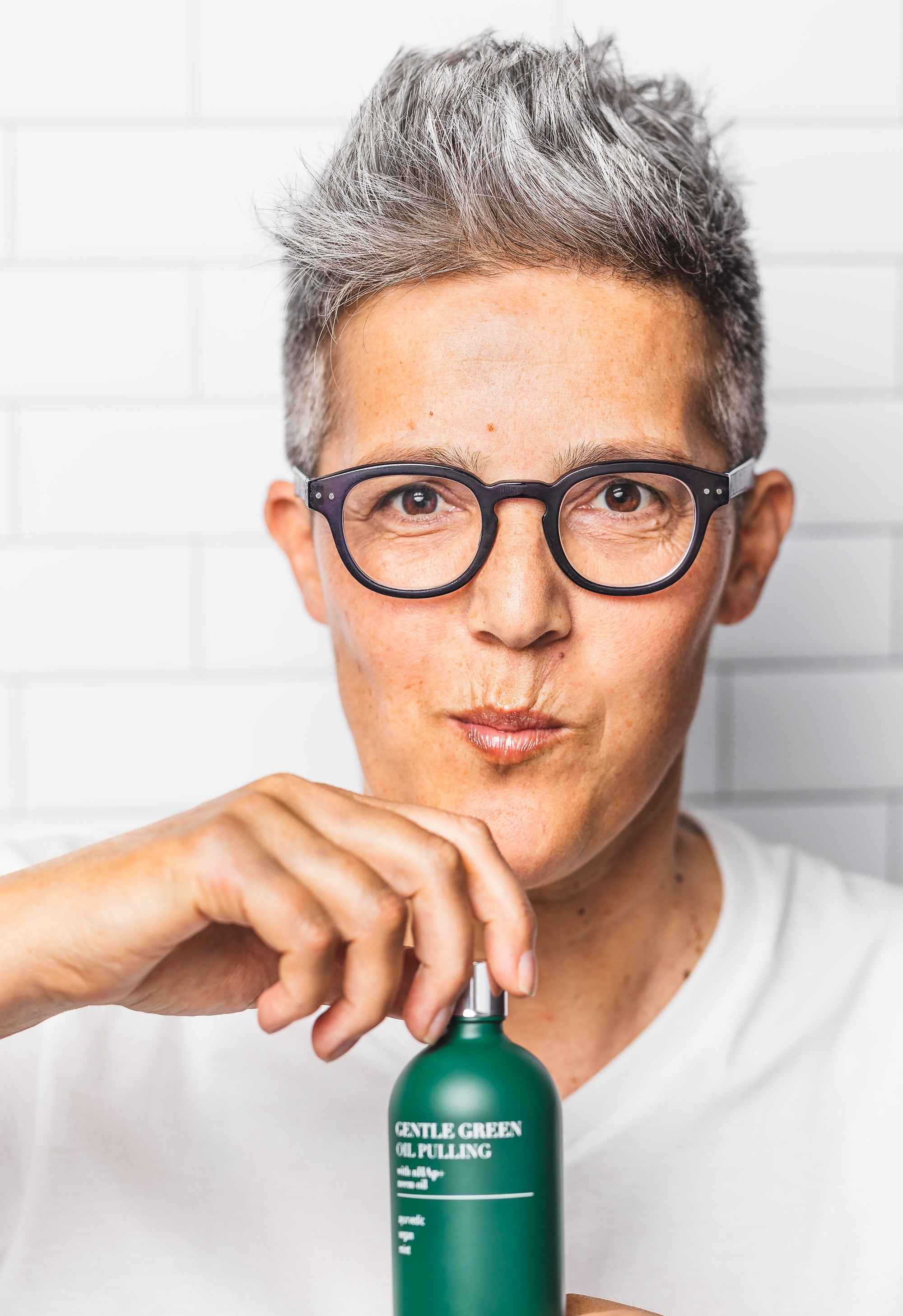 Gentle Green™ Oral Detox Bundle – Stainless Steel Tongue Scraper &amp; Ayurvedic Oil Pulling (Fluoride-Free, Enamel Support)