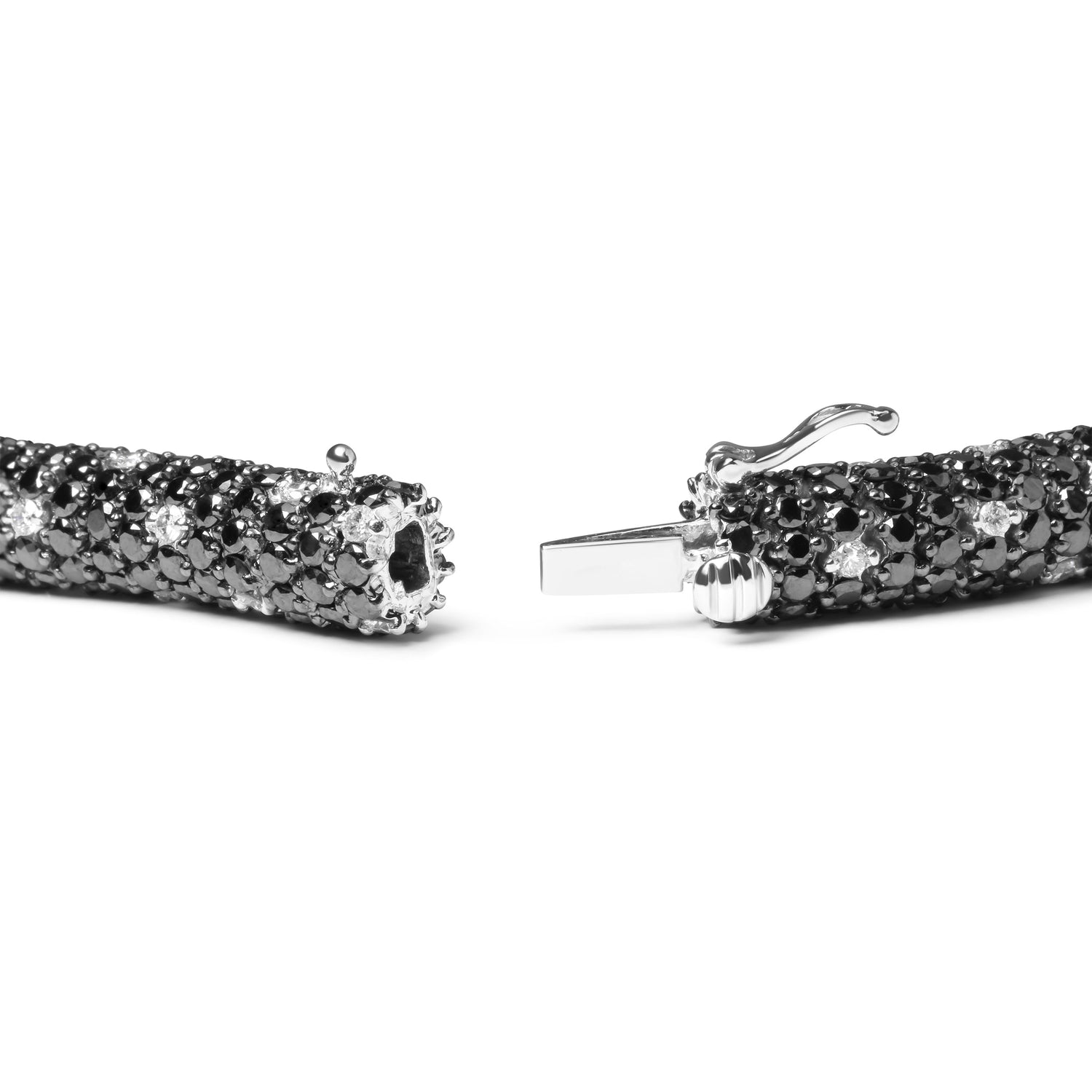 18K White Gold 20.0 Cttw Black and White Pave Set Diamond Eternity Snake Skin Style Tennis Bracelet (Black and G-H Color, SI1-SI2 Clarity) - Size 7" by Bids.com