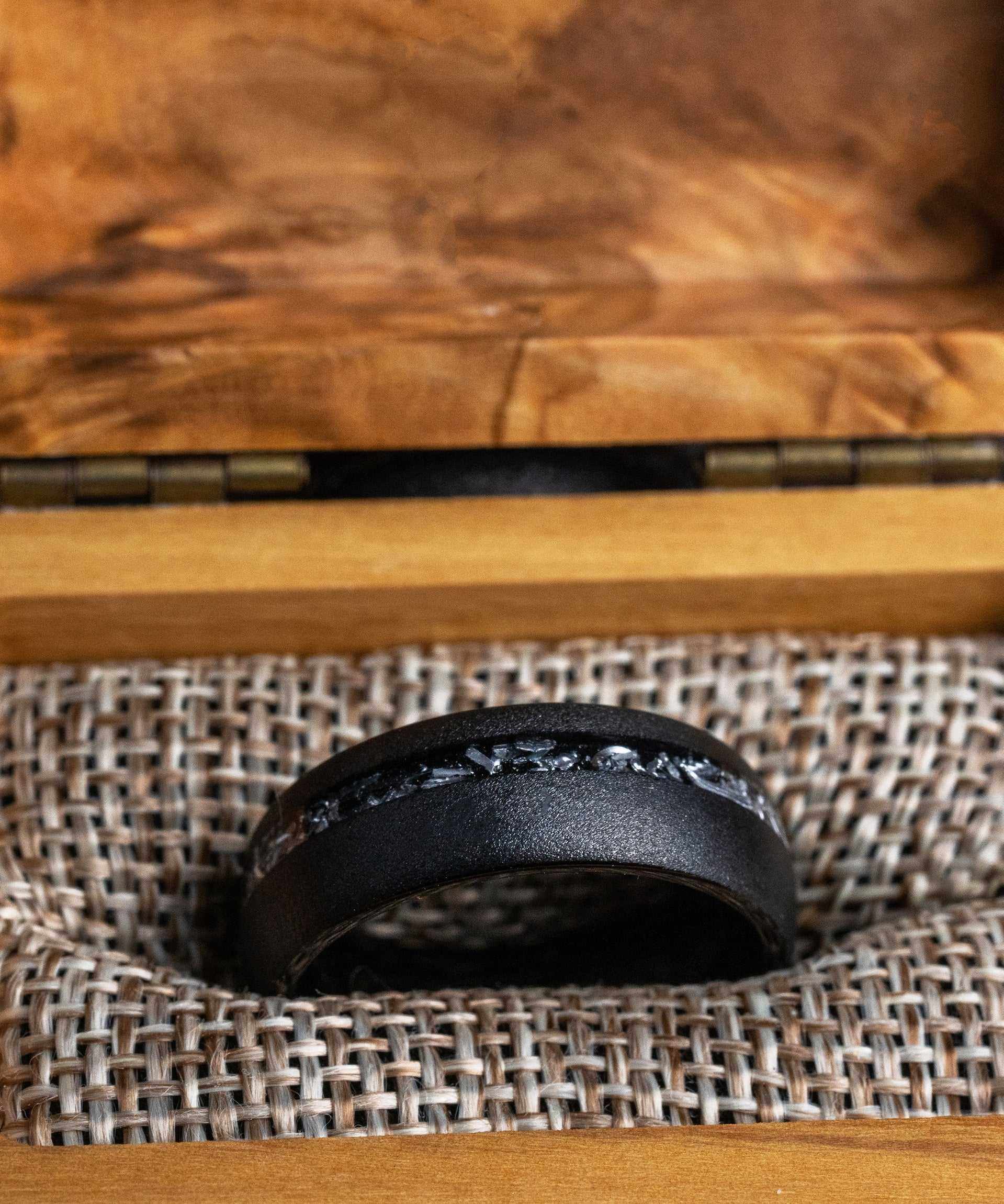 Meteorite Black Ring - DestGlow