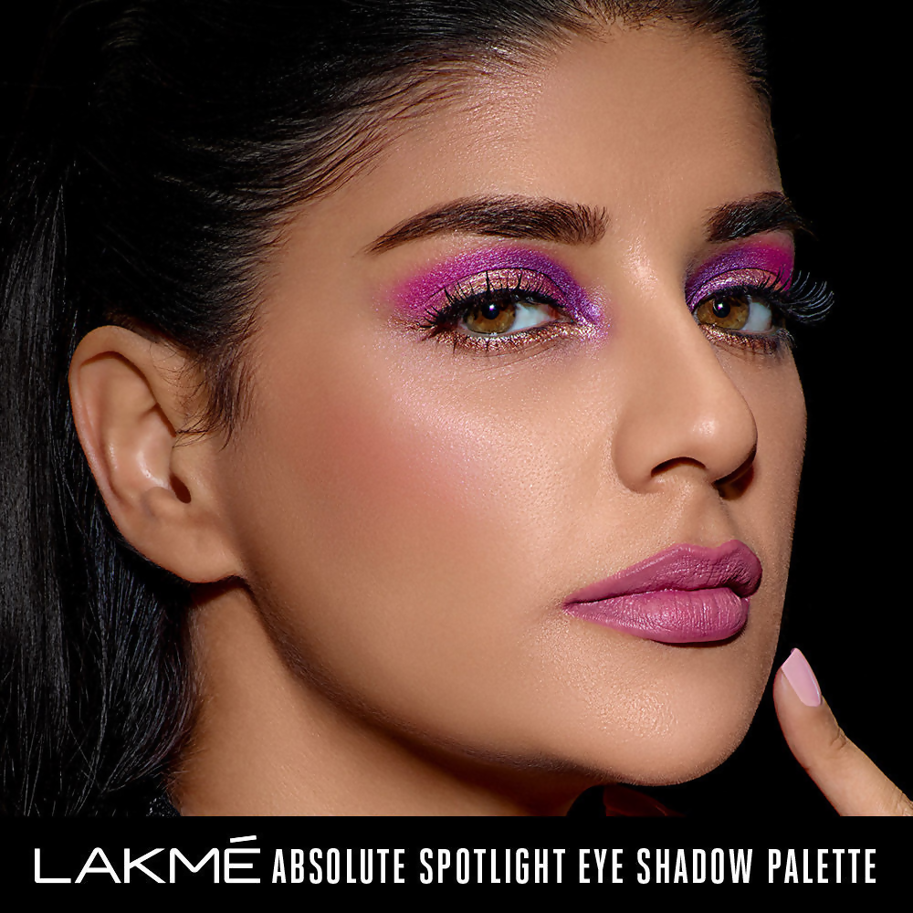 Lakme Glitterati Chroma Chic Eye Shadow Palette - Smokin Glam