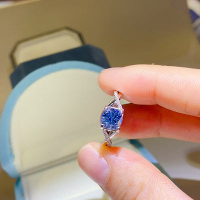 1 Carat Blue Brilliant Round Cut Sparkala™ Crisscross Pure Sterling Silver Ring - DestGlow