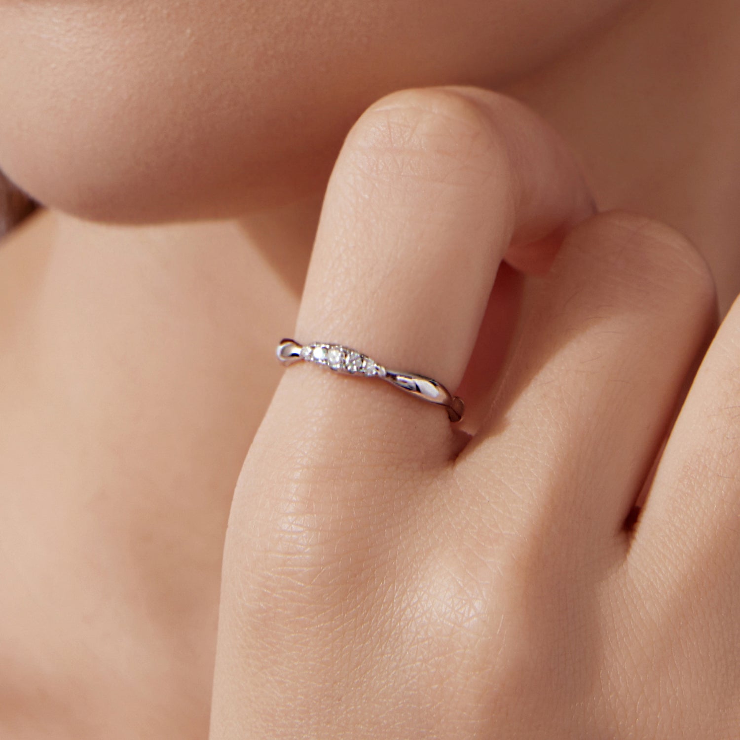 925 Sterling Silver Moissanite Ring with 0.15-0.2cm Gems for Women - Size 6  DestGlow