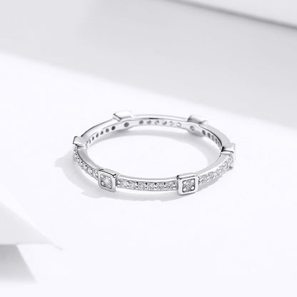 925 Sterling Silver Ring with Pavé Setting CZ - Size 6.0  DestGlow