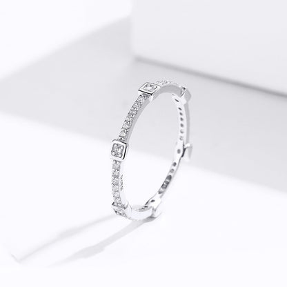 925 Sterling Silver Ring with Pavé Setting CZ - Size 6.0  DestGlow