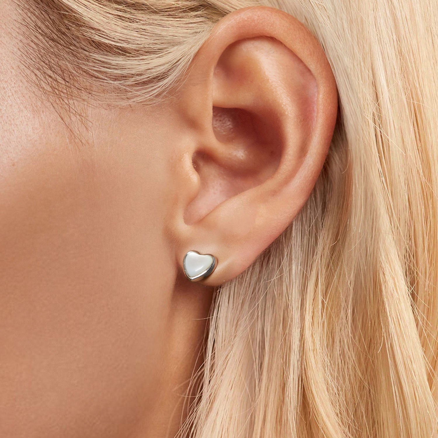 925 Sterling Silver White Shell Plated White Gold Earrings Size 7*8mm  DestGlow