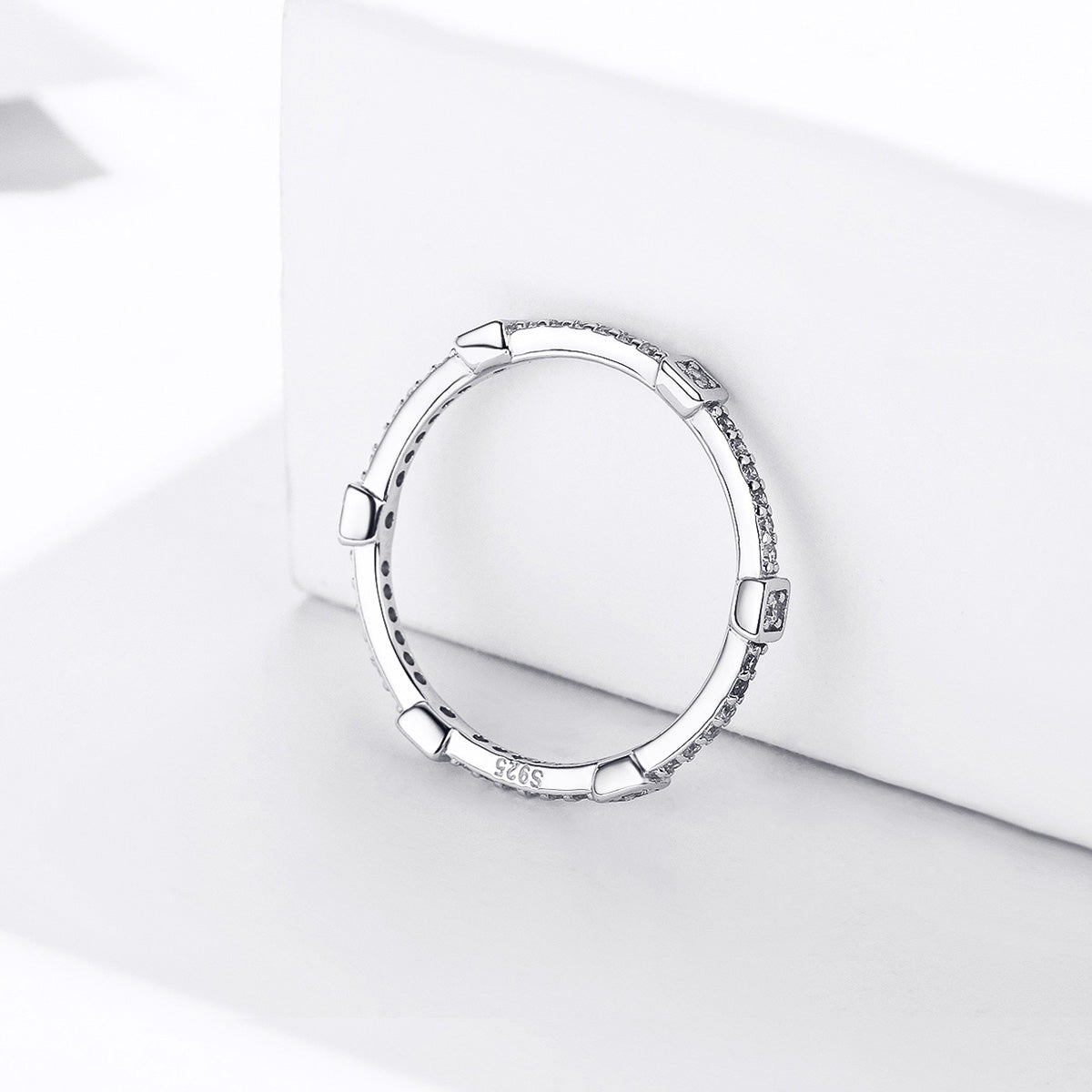 925 Sterling Silver Ring with Pavé Setting CZ - Size 6.0  DestGlow