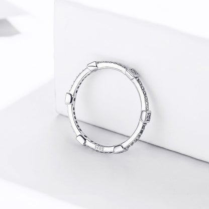925 Sterling Silver Ring with Pavé Setting CZ - Size 6.0  DestGlow