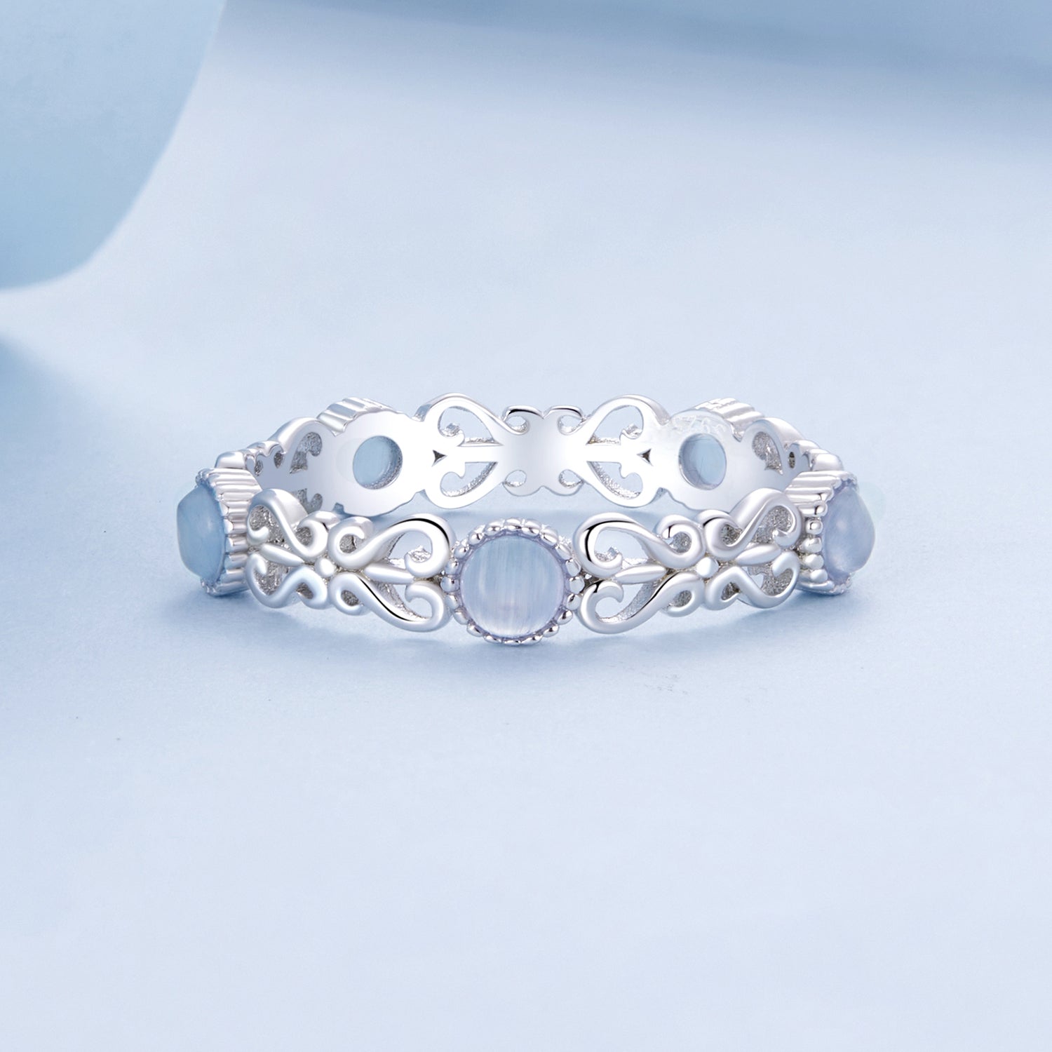 S925 Sterling Silver 4mm Plated Platinum Ring for Women Size 6.0 by Bids.com