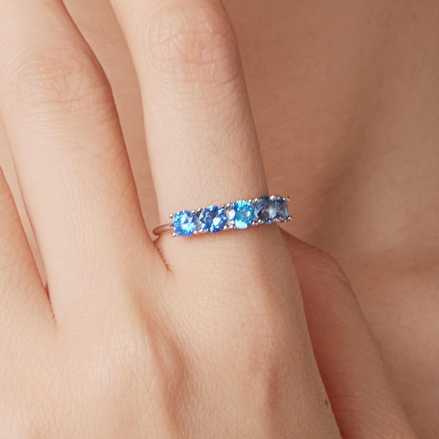 925 Sterling Silver Ring with White Gold Plating for Women, Size 6.0 by Bids.com