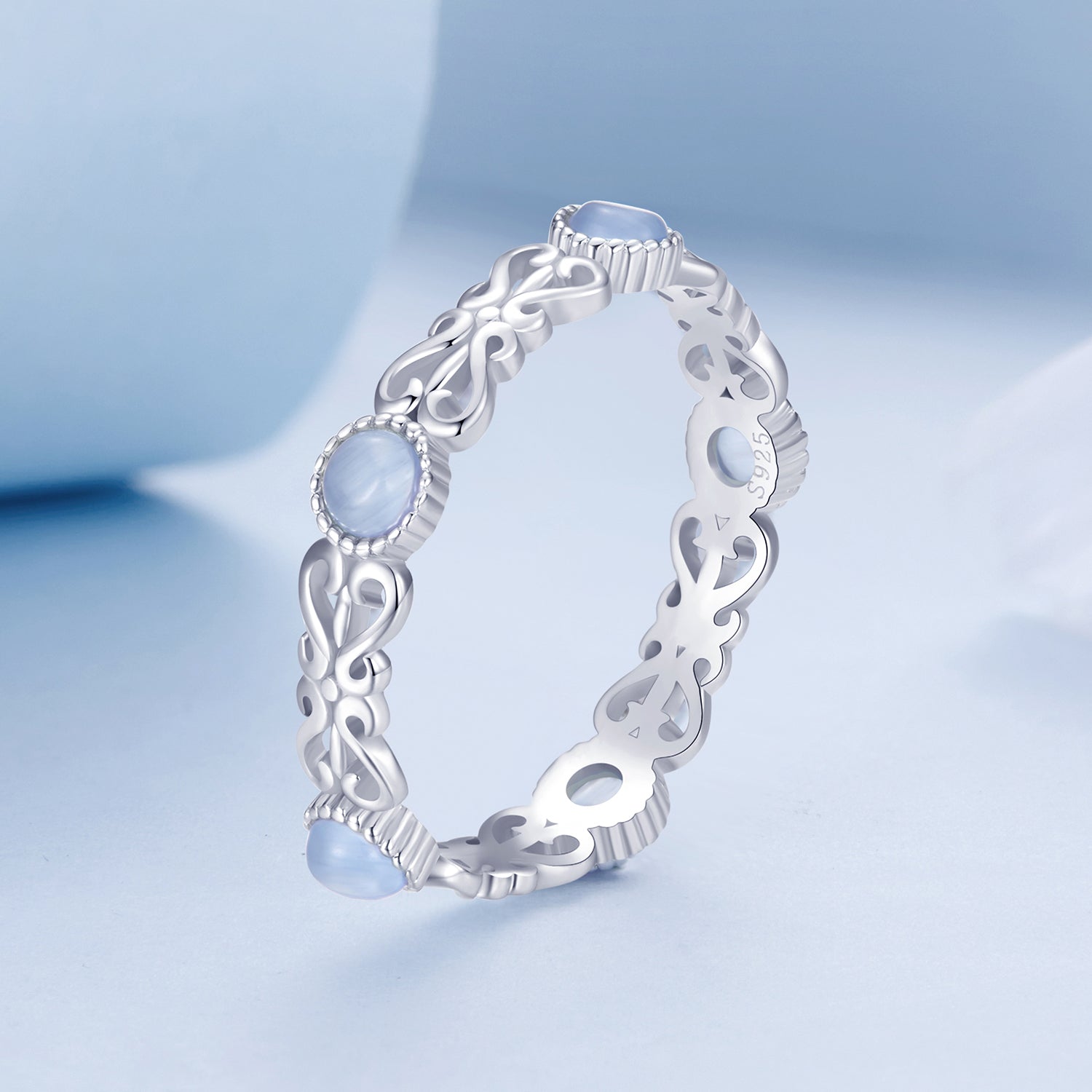 S925 Sterling Silver 4mm Plated Platinum Ring for Women Size 6.0 by Bids.com