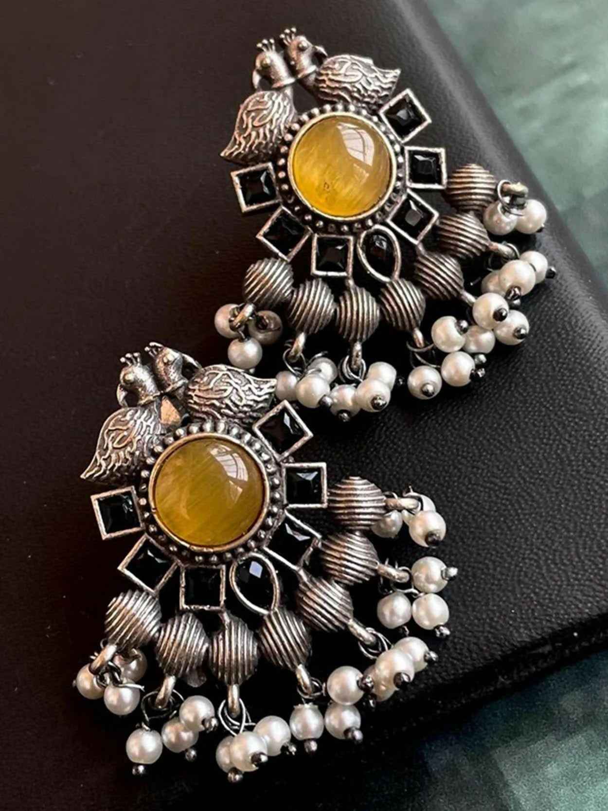 Joban Fashion Monalisa Stone Black Polish Antique Look Stud Earring