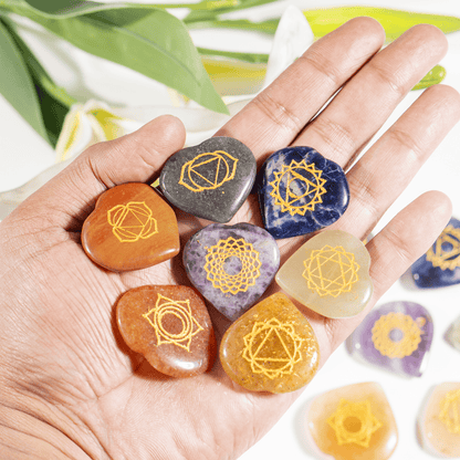 Chakra Crystals Set, Heart Shaped Reiki 7 Chakra Stones Set, Wooden Grid Plate, Selenite Log  DestGlow