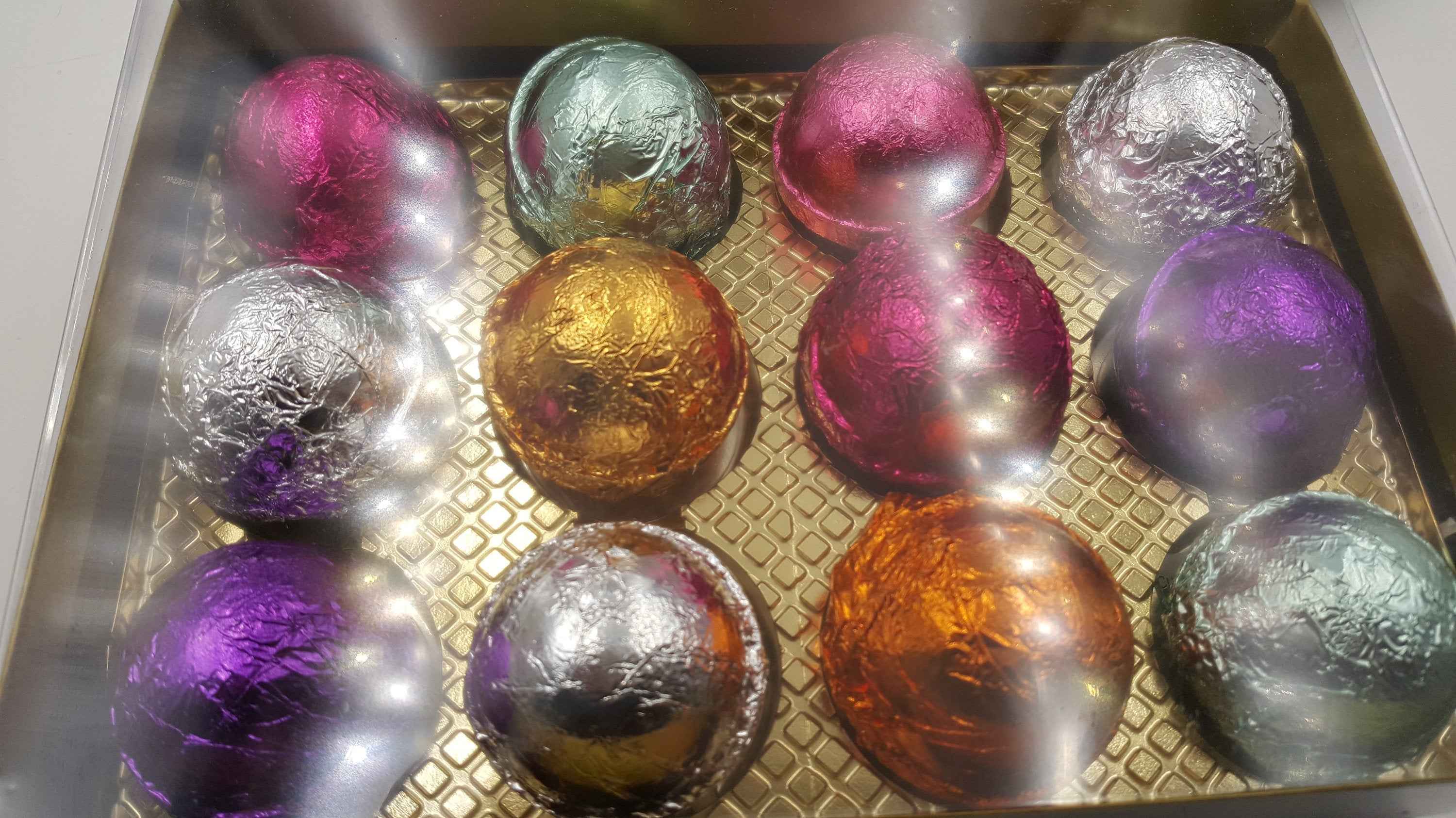 Gift Set for Mom with 12 foil wrapped 2.5 oz bath bombs, great for dry skin, Favorite scents for women