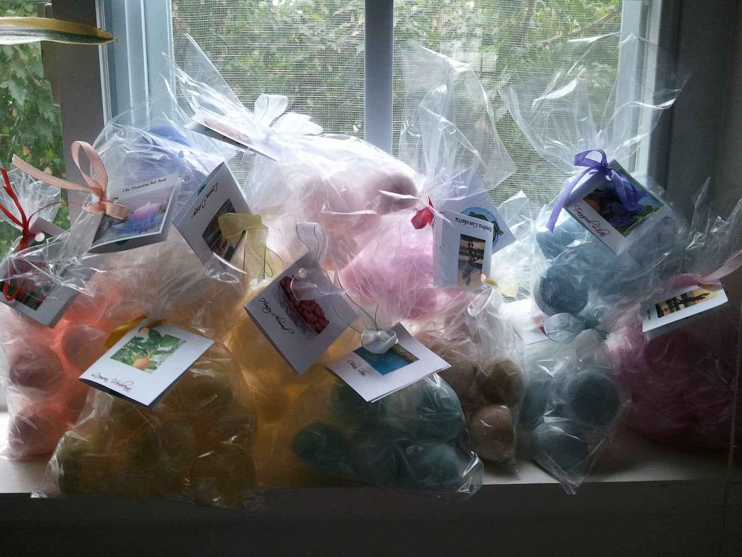 14 bath bombs (select from over 100 fragrances) our Little Bag of Balls (Fragrances E thru L) - great for dry skin
