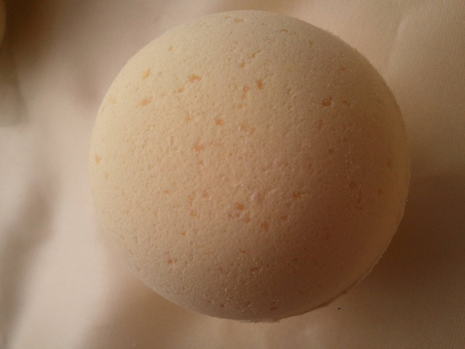 14 bath bombs 1 oz each (Honey Almond) gift bag bath fizzies, great holiday fragrance by Spa Pure