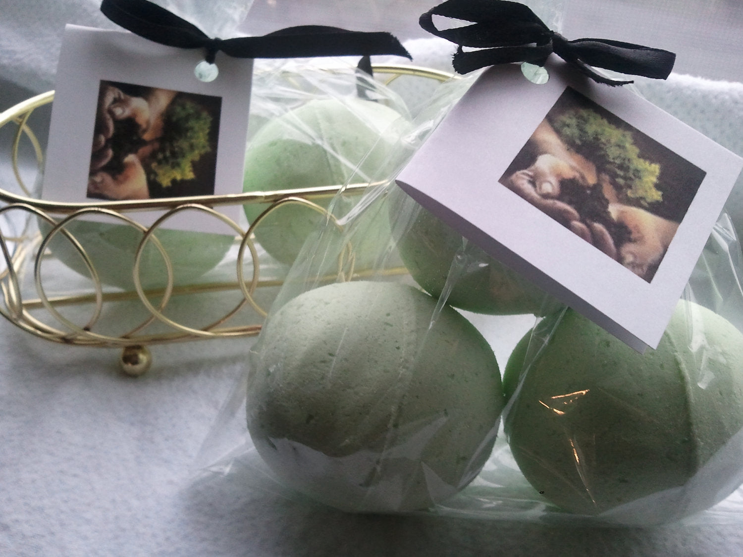 14 bath bombs in Bonsai fragrance, gift bag bath fizzies, great for dry skin, shea, cocoa, 7 ultra rich oils by Spa Pure