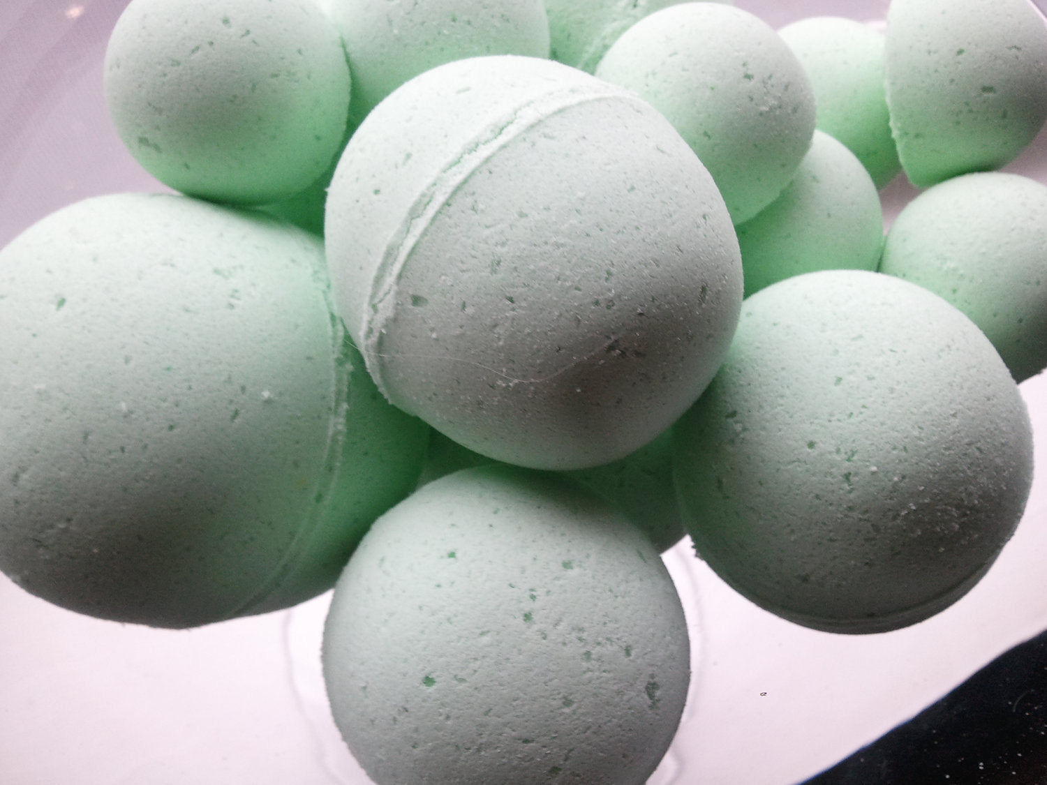 14 bath bombs in Issey Miyake (L&