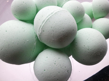 14 bath bombs in Issey Miyake (L&