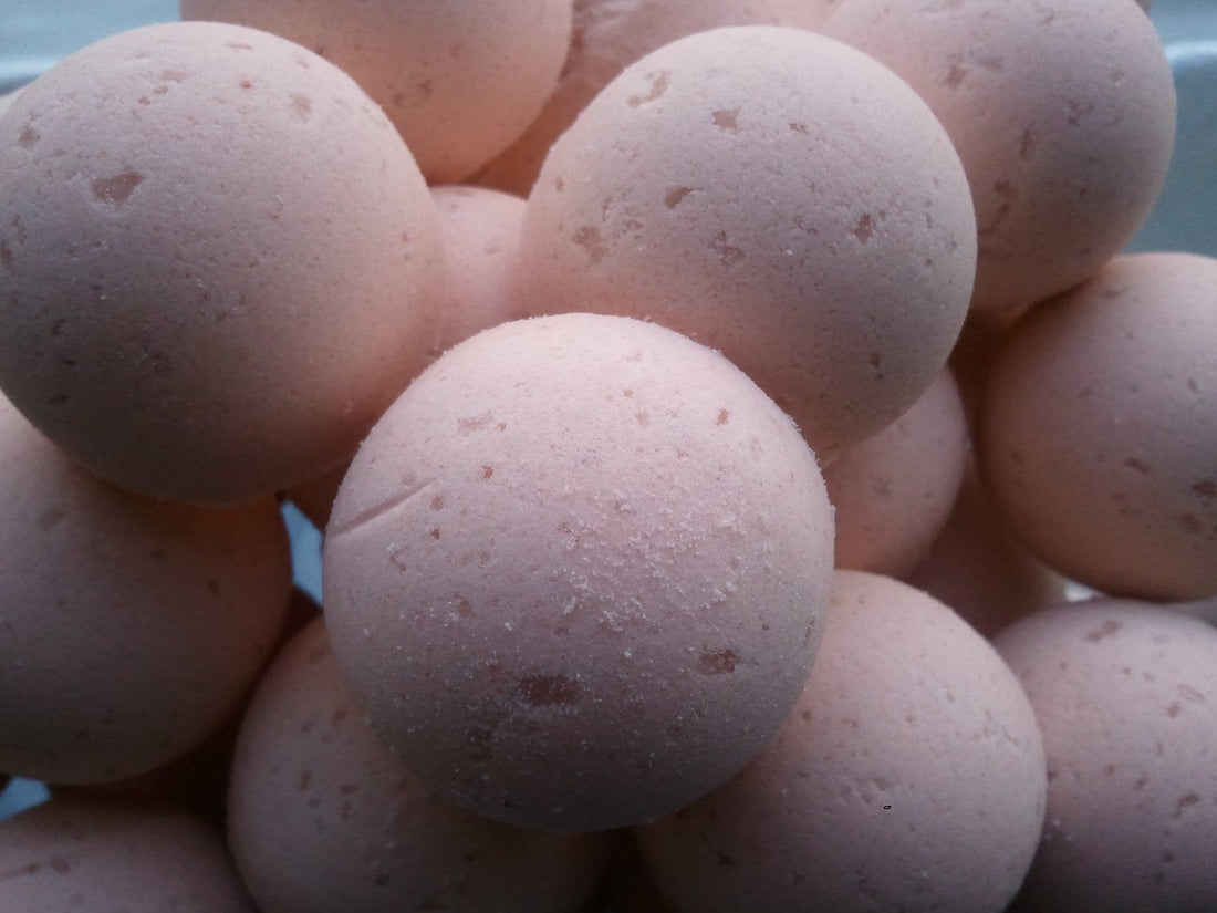 14 bath bombs in Amber Patchouli fragrance, gift bag bath fizzies, great for dry skin by Spa Pure