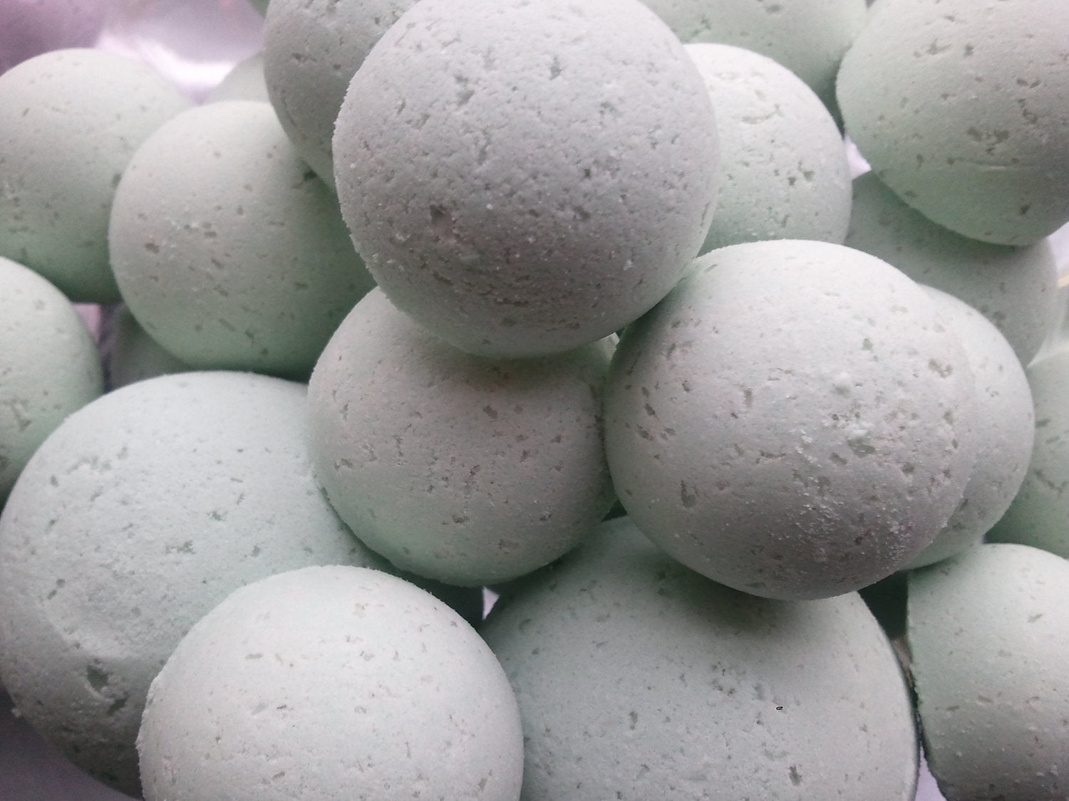 14 bath bombs Lavender &amp; Chamomile gift bag bath fizzies, great for dry skin by Spa Pure