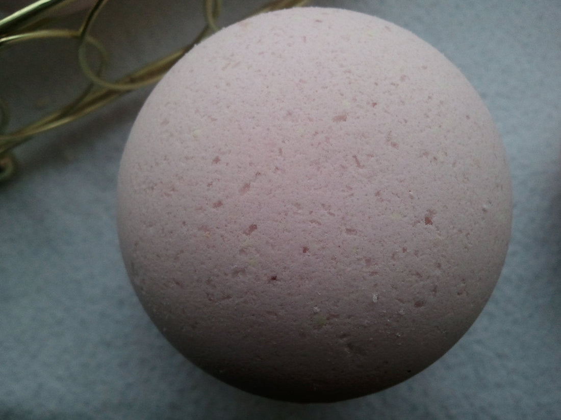 14 bath bombs Classy Lady bath fizzies, great for dry skin, shea, cocoa, 7 ultra rich oils by Spa Pure
