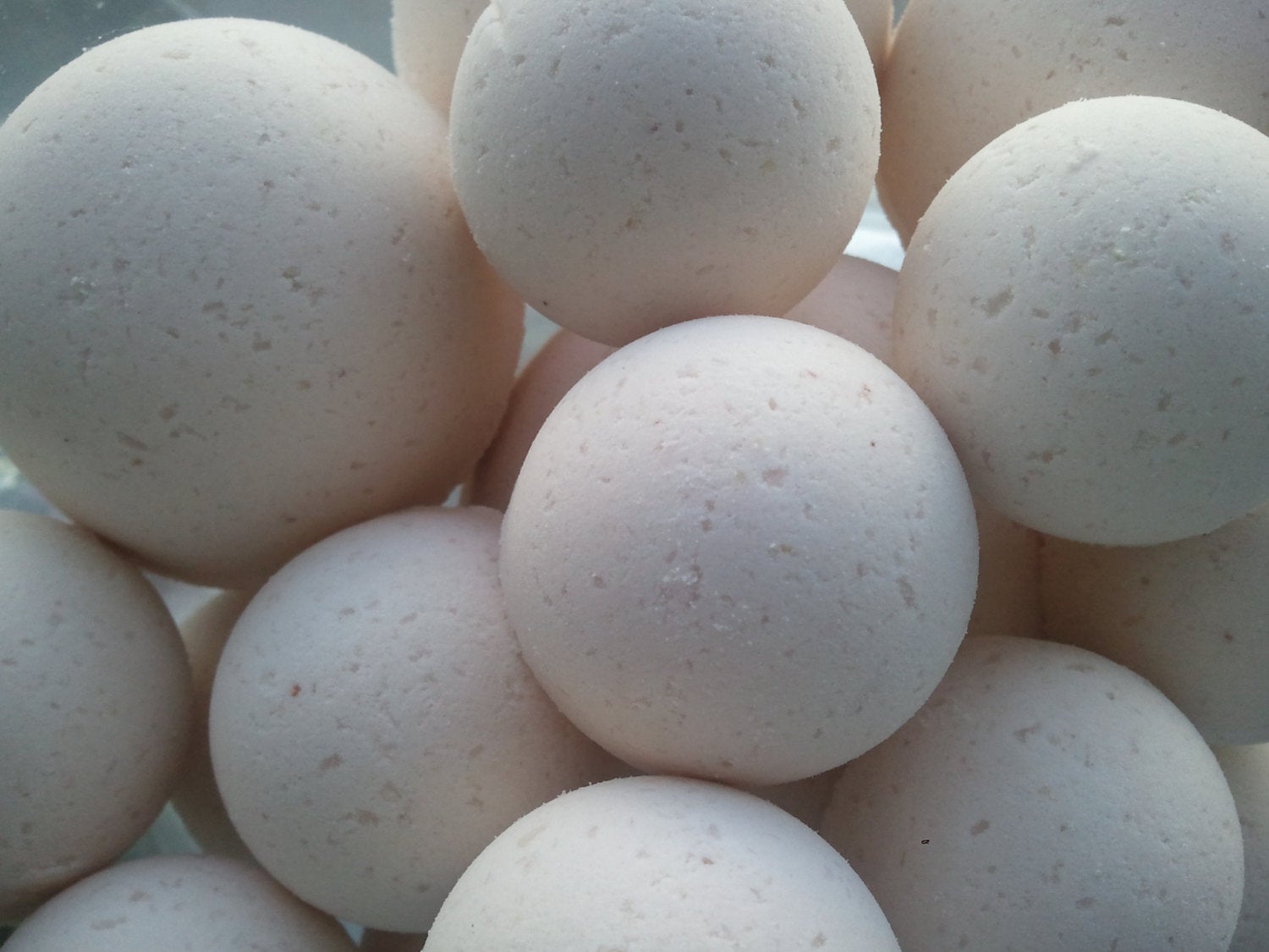14 bath bombs in Vanilla fragrance, gift bag bath fizzies, ultra-moisturizing by Spa Pure