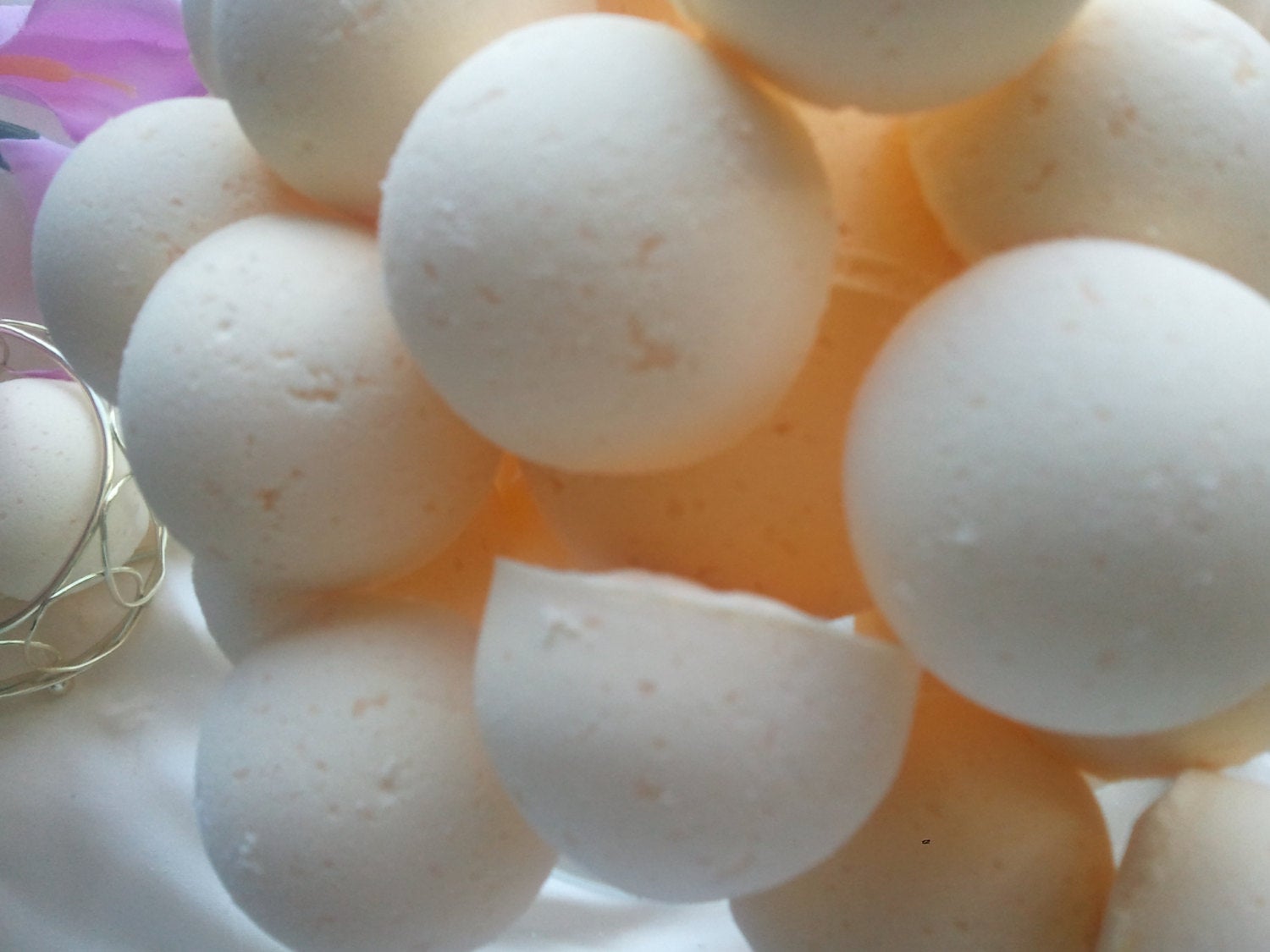 14 bath bombs in Vanilla fragrance, gift bag bath fizzies, ultra-moisturizing by Spa Pure
