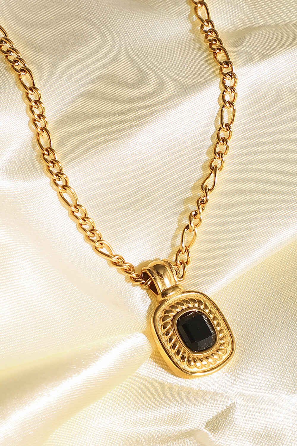 18K Gold Plated Inlaid Rhinestone Pendant Necklace - DestGlow