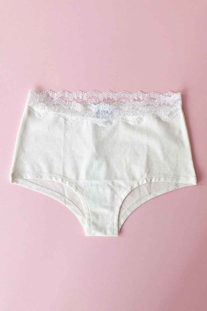 Salua Highwaisted Panty with Lace Edge