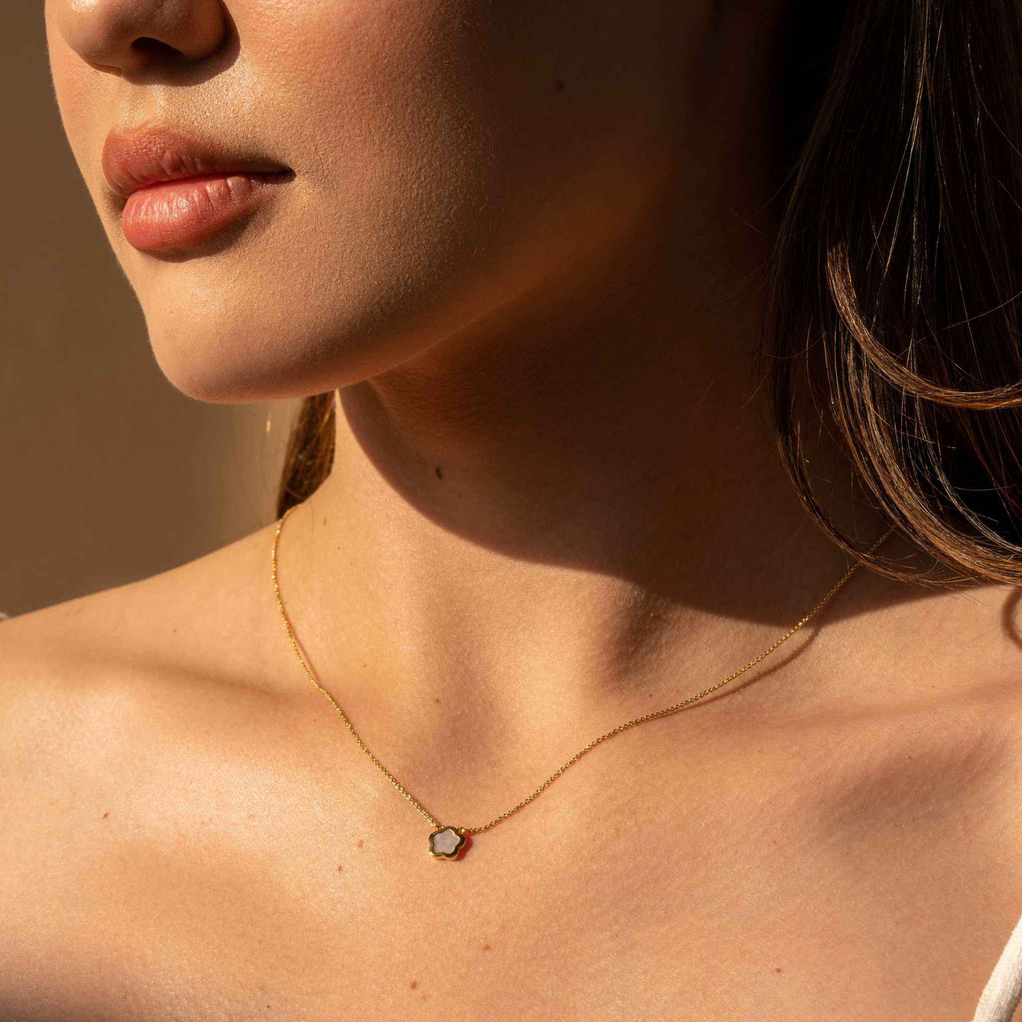 Nacre Flower Necklace - DestGlow