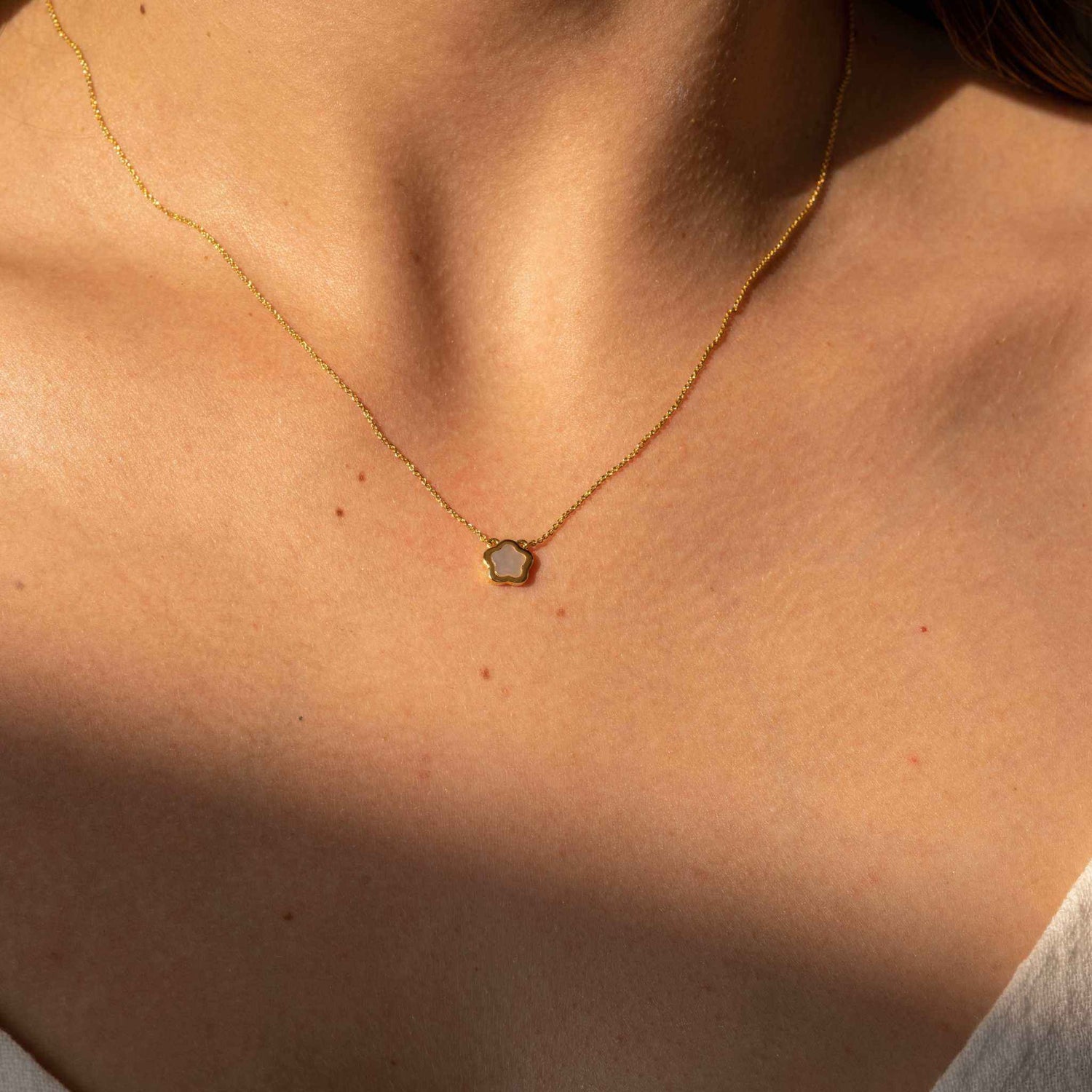 Nacre Flower Necklace - DestGlow