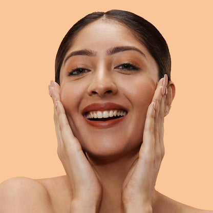 Pilgrim Pure Ivory Matte Finish Compact Powder Absorbs Oil, Conceals &amp; Gives Radiant Skin