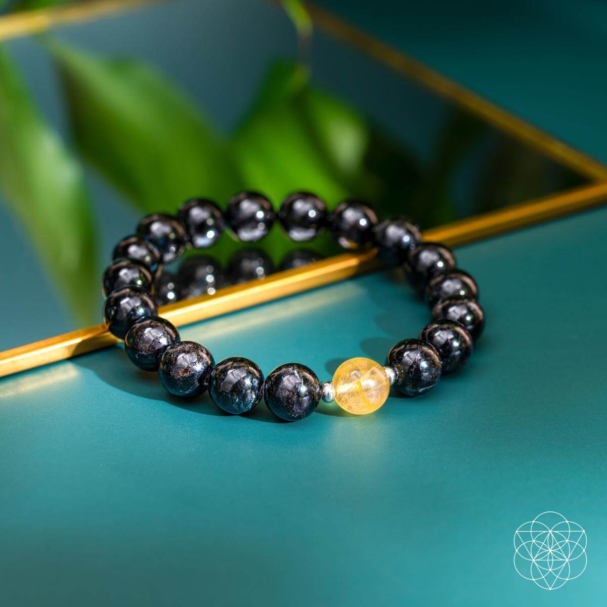 The Arfvedsonite Deep Healing Bracelet - DestGlow