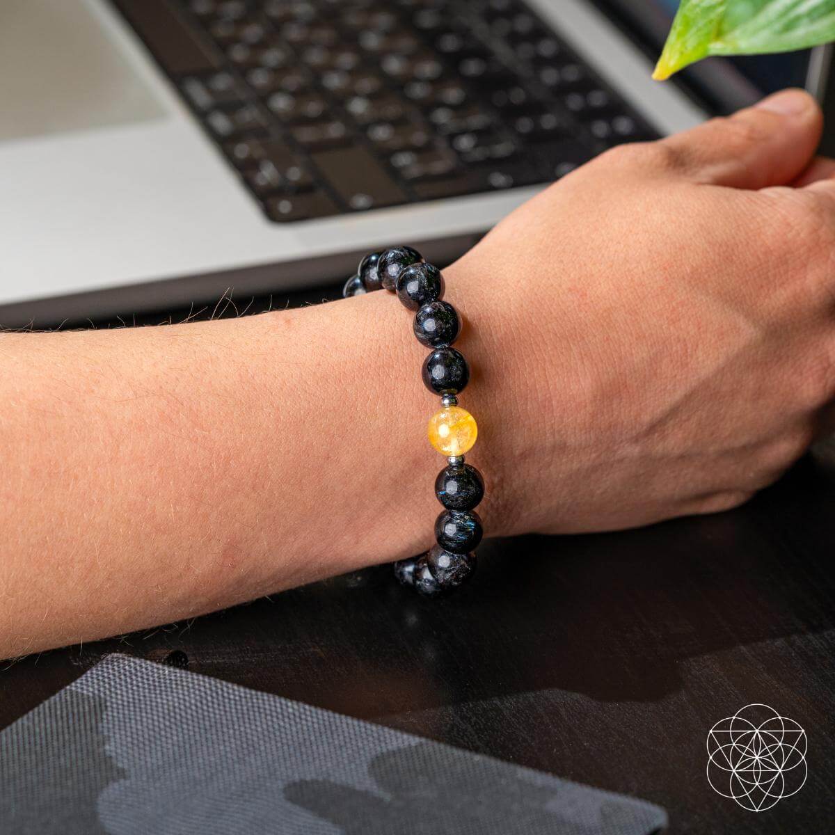 The Arfvedsonite Deep Healing Bracelet - DestGlow