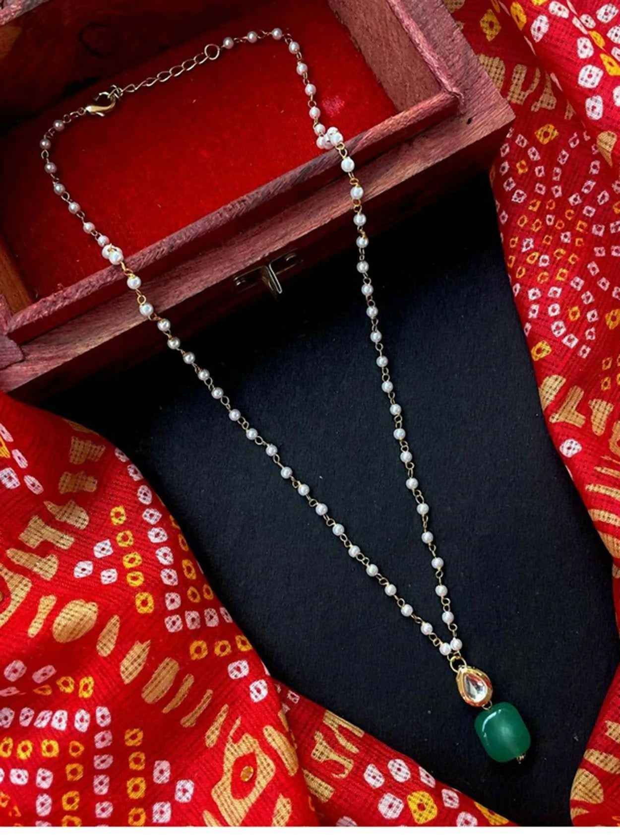 Joban Fashion Handmade Shell Pearl Chain Kundan With Jade Stone Pendant Necklace